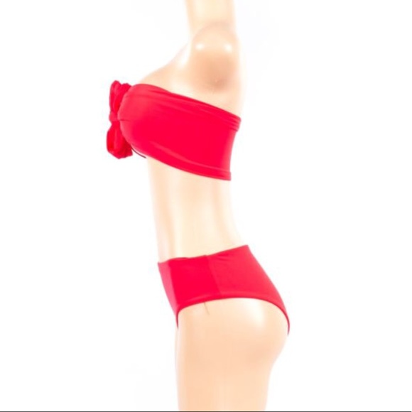 Red bikini - Picture 4 of 5